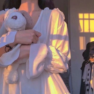 沙滩上的夏娃